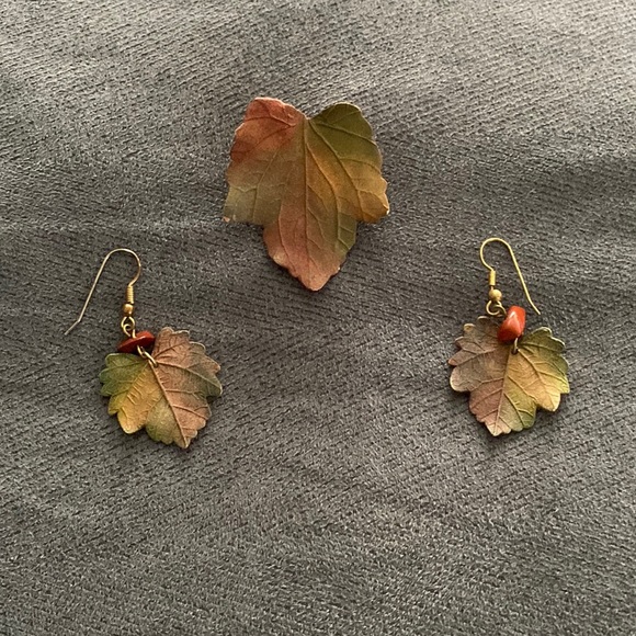 Porcelain Earrings & Pin Set - Picture 2 of 4